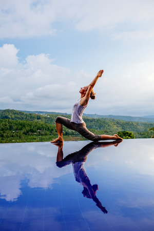 Caucasian woman practicing yoga by the pool
の写真素材