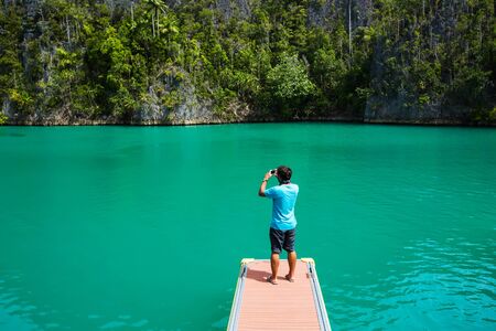 View point Dore Karui Piaynemo island, Raja Ampat, Indonesiaの写真素材