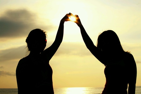 Silhouette heart at the seaの素材