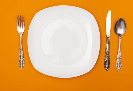 Empty dinner plate with fork and knife. Tableware, tableware layout.