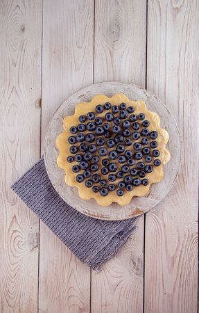 Homemade cheesecake decorated with blueberry over on white wooden background. Top viewの写真素材