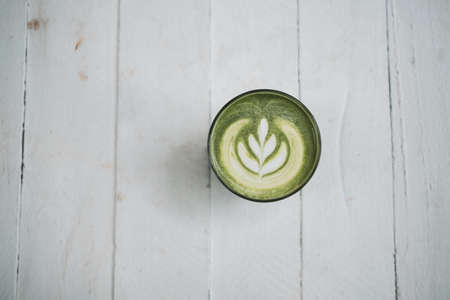 Matcha Tea Latte On Table backgruondの写真素材