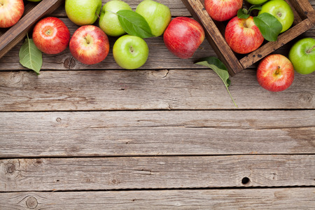 Ripe green and red apples in wooden box. Top view with space for your textの写真素材