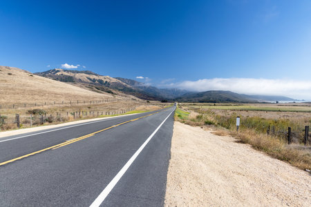 Asphalt road and countryside landscape of Highway 1 in United Statesの写真素材