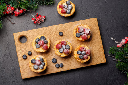 Festive delight: Tarts adorned with berries. Flat layの写真素材