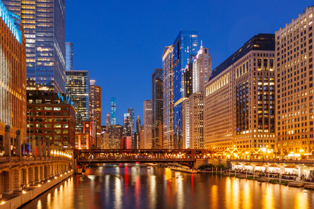 Scenic view of downtown Chicago during sunset with iconic skyscrapersの写真素材