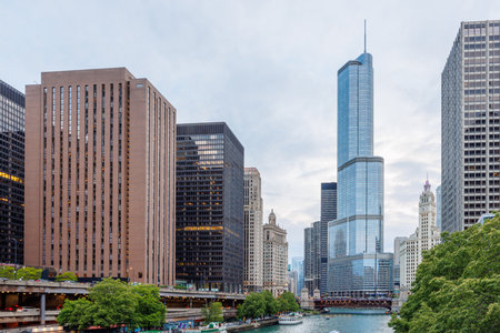 Scenic view of downtown Chicago during sunset with iconic skyscrapersの写真素材