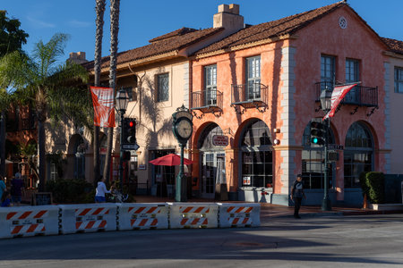 Santa Barbara, California, United States - September 29 2022: Cozy and sunny streets of Santa Barbara with Spanish style architecture, palm trees and a relaxed coastal atmosphere.のeditorial素材