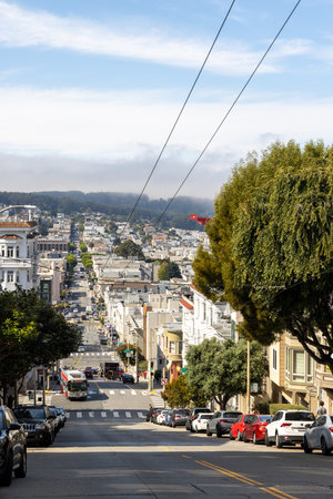 San Francisco, California, United States - October 06 2022: Streets of San Francisco with urban traffic, architecture and everyday city life in one of the most famous cities in Californiaのeditorial素材