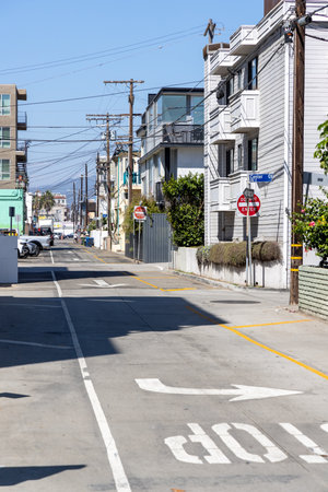 Los Angeles, California, United States - September 28 2022: A street in the Venice Beach area with typical coastal architecture, palm trees and everyday city life in this famous Los Angeles neighborhood.のeditorial素材