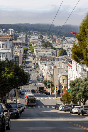 San Francisco, California, United States - October 06 2022: Streets of San Francisco with urban traffic, architecture and everyday city life in one of the most famous cities in Californiaのeditorial素材