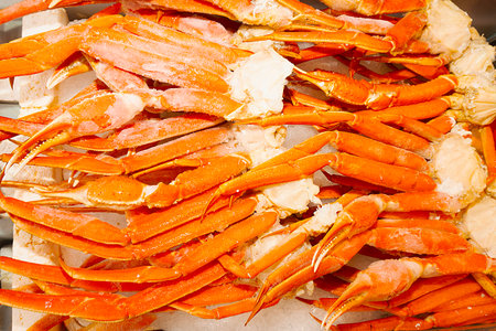Close up of steamed crabs on display at a seafood market.の写真素材