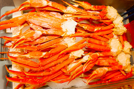 Crab claws on ice for sale at a seafood market in Thailandの写真素材