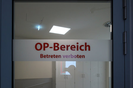 On the entrance door to the operating room it says: no entry to operating areaの写真素材
