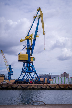 There is a crane in a transshipment portの写真素材