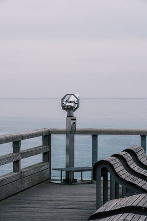 the binoculars at the end of the pierの写真素材