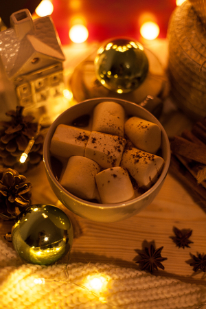 Christmas lights. Hot cocoa, marshmelow, vanilla, cinnamon. Christmas decorations. Festive mood. Cozy.の写真素材