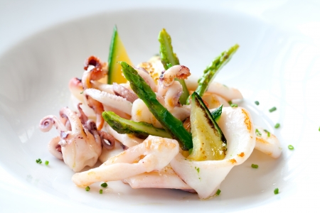 Macro Close up of grilled calamari and green asparagus and baby marrow.の写真素材