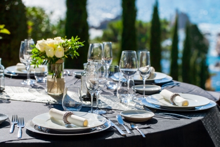 Close up detail of elegant served table outdoors の写真素材