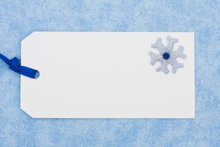 A blank gift tag on a blue snowflake background, blank gift tagの写真素材