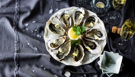 beautiful appetizer oysters two glasses wine champagne.の写真素材
