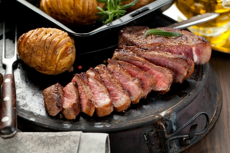 Fresh Juicy Medium Rare Beef Grillsteak. Barbecue Meat Close Upの写真素材