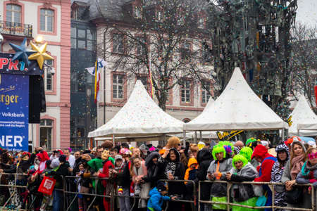Confetti rains down on crowd at the Rose Monday parade in Mainz, Germany.のeditorial素材