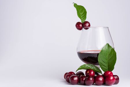 Cherry red wine with ripe cherriesの写真素材