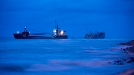 Ship being rescued from the shoreの写真素材