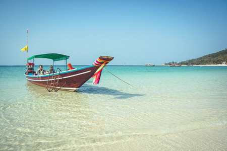 A boat is anchored at Bottle Beach, Koh Pha Ngan, Thailandの写真素材