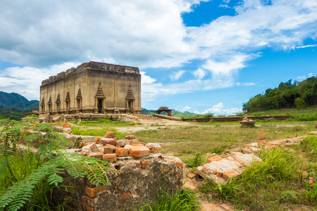 Under water temple in Sangkhaburi, Kanjanaburi, Thailandの写真素材