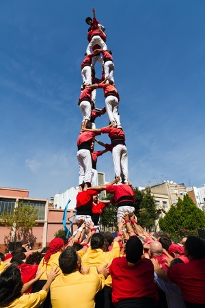 BARCELONA - SEPTEMBER 11: Some unidentified people called Castellers do a Castell or Human Tower, typical tradition in Catalonia, on September 11, 2011 in Badalona, Spain. のeditorial素材