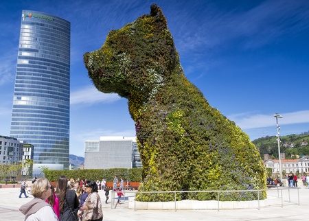BILBAO, SPAIN - MAY 01  The giant floral sculpture のeditorial素材