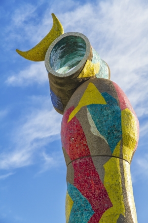 BARCELONA, SPAIN - JANUARY 07  Sculpture Dona i Ocell on January 07, 2011 in Barcelona, Spain.  This sculpture, designed by famous Joan Miro, presides over the park that bears the name of the artistのeditorial素材