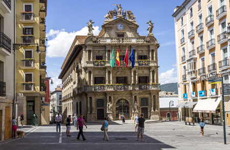 PAMPLONA, SPAIN - AUGUST 06: Square in front of the Townhall in August 6, 2012 in Pamplona, Spain. The facade of building has been preserved from the 18th century のeditorial素材