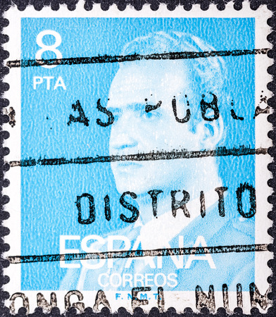 SPAIN - CIRCA 1976: A stamp printed in Spain shows a portrait of King Juan Carlos I of Spain without inscription, with imprint F.N.M.T, from the series King Juan Carlos I, circa 1976.のeditorial素材