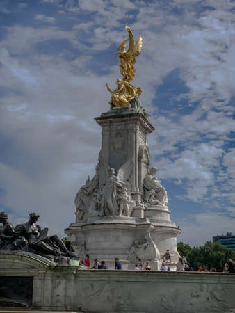 London, UK - September 28,'2019: Queen Victoria Monument Statue London England at Buckingham Palace.Built in 1911, the memorial formed the centrepiece of the stage for Queen Elizabeth II.のeditorial素材