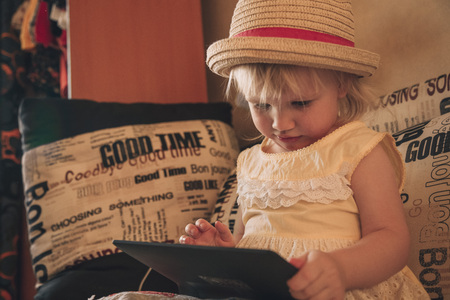 Little girl playing in gadgetの写真素材