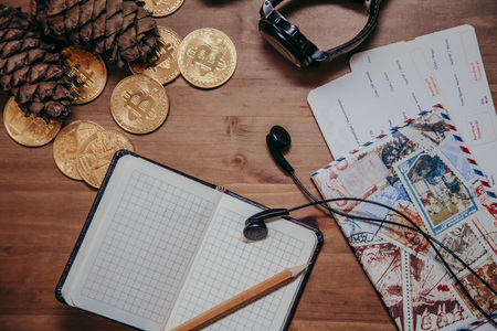 bitcoin with cash on the wood tableの写真素材