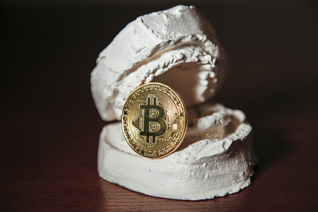 facial jaw tries to figure out bitcoinの写真素材