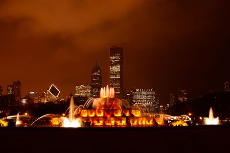 Buckingham Memorial Fountain in Grant Park, Chicago at Nightの写真素材