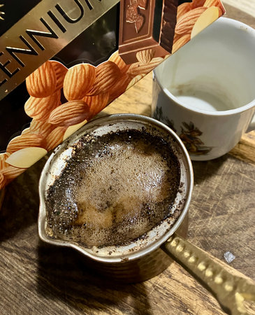 freshly brewed coffee in a copper potの写真素材