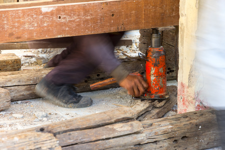 consrtuction renovate building use hydraulic jack up move houseの写真素材