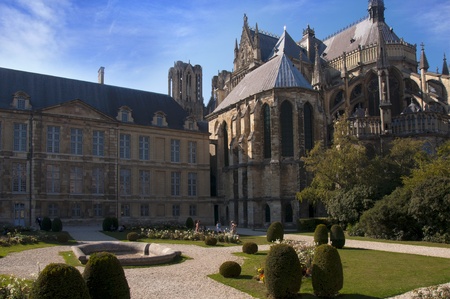 Back side of Reims Notre Dame Cathedral and garden, Champagne region France  のeditorial素材