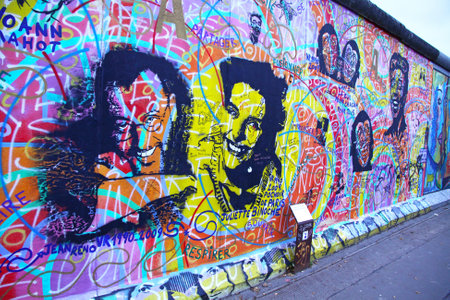 BERLIN - NOVEMBER 10, 2013  Fragment of East Side Gallery on November 10, 2013 in Berlin, Germany  Itのeditorial素材