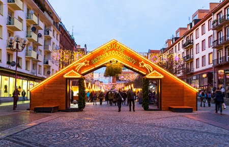 WROCLAW, POLAND - DECEMBER 7, 2017: Christmas market (Polish: Jarmark Bozonarodzeniowy) on Swidnicka street in Wroclaw old town, Polandのeditorial素材