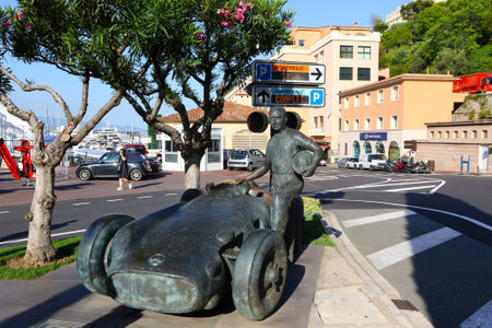 MONTE CARLO, MONACO - JUNE 24, 2016: Juan Manuel Fangio memorial at the Grand Prix circuit in Monaco. The statue depicts the 5-time Formula One World Champion standing next to his Mercedes-Benz carのeditorial素材