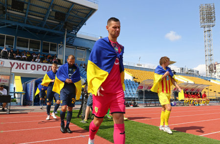 Uzhhorod, Ukraine - August 29, 2022: Metalist Kharkiv and Inhulets players go to the pitch of Avanhard stadium in Uzhhorod during their VBET Ukrainian Premier League gameのeditorial素材