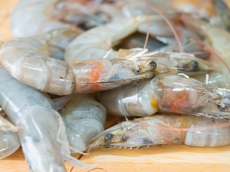 Closeup of fresh shrimp on wooden cutting board in the kitchen or shrimp prawns in the market.の写真素材