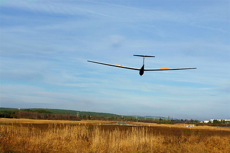 a glider on the approachの写真素材